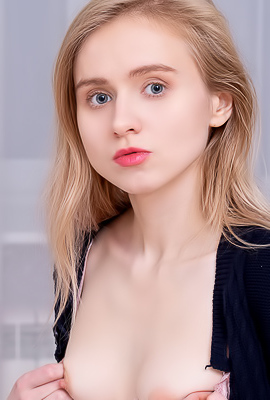 /Flexible Teen Fairy Pleasuring Her Anus